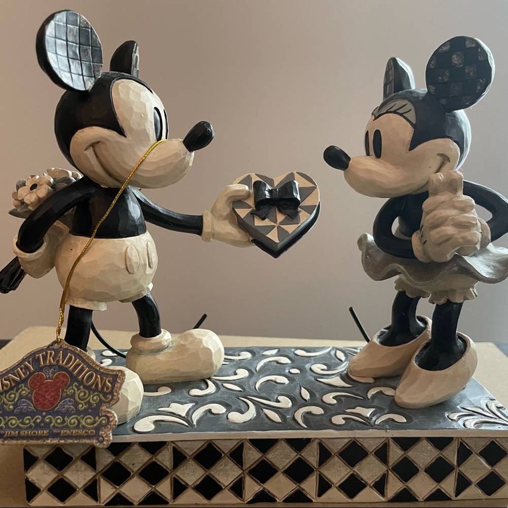 JIM SHORE DISNEY TRADITIONS MICKEY MINNIE MOUSE REAL SWEETHEART FIGURINE